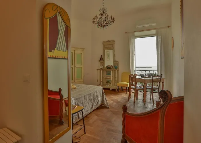Amazing Sea View In Historic Building In Downtown By Wonderful Italy
