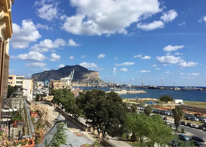 Amazing Sea View In Historic Building In Downtown By Wonderful Italy